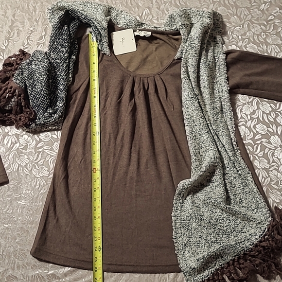 Ryu Long Sleeved Brown Top w/ Attached Scarf Shawl White & Black w/ Brown Medium - Picture 12 of 16